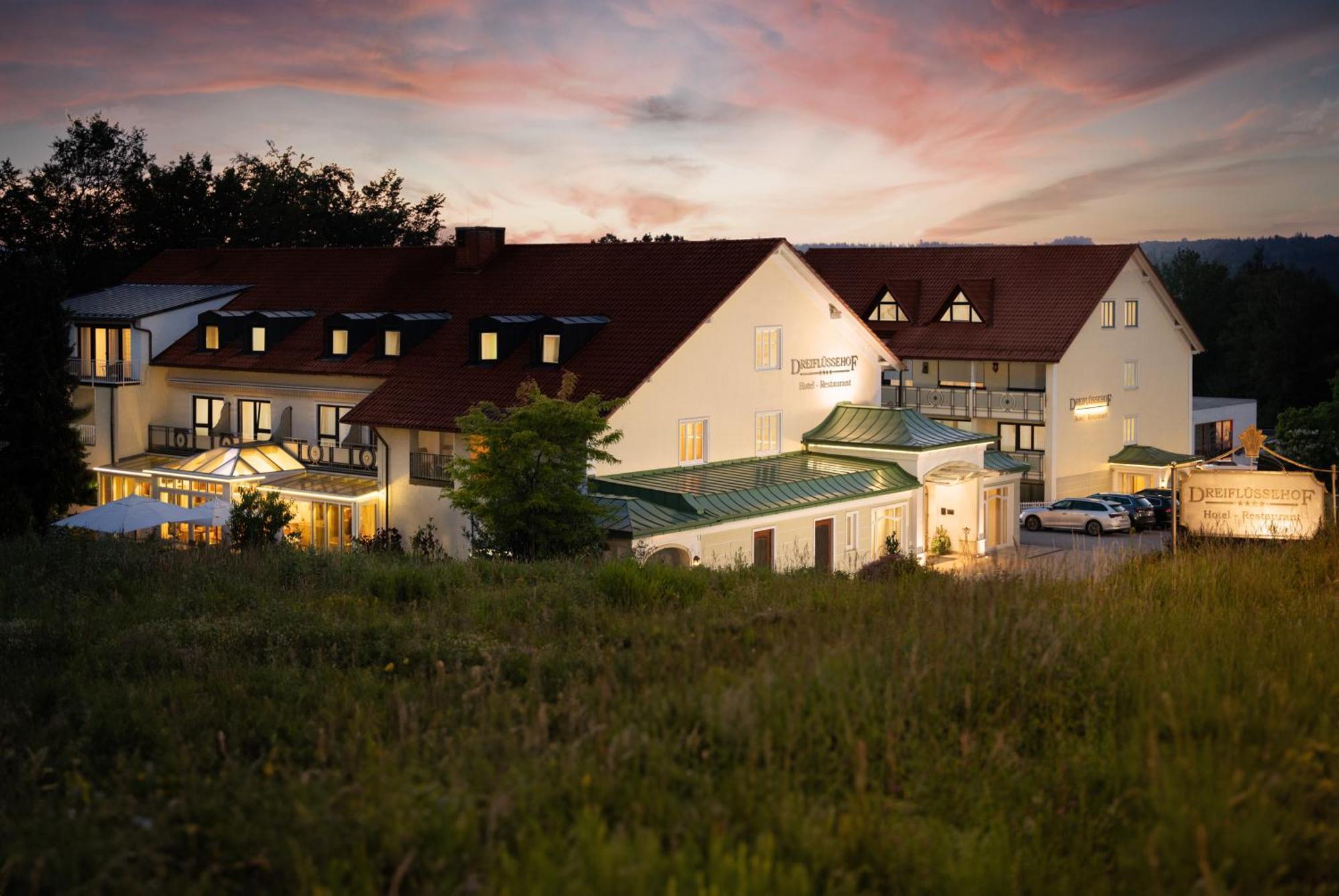 Hotel Dreifluessehof Passau Exterior photo